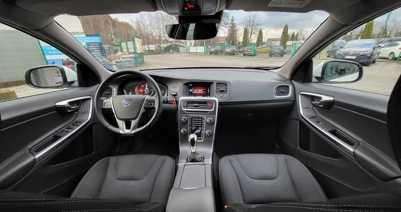 Volvo V60 cena 55900 przebieg: 212000, rok produkcji 2017 z Kraków małe 436